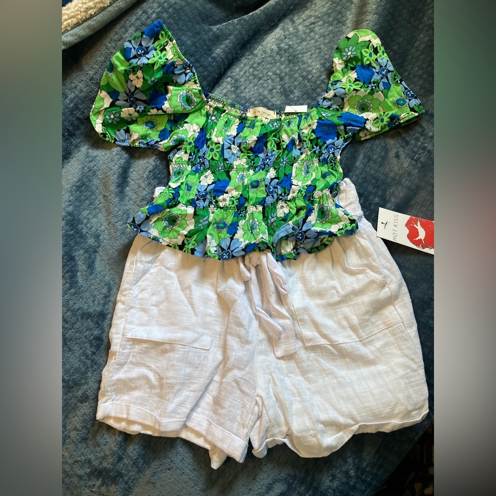 Hot Kiss, size medium shorts, pie in the sky crop top, outfit